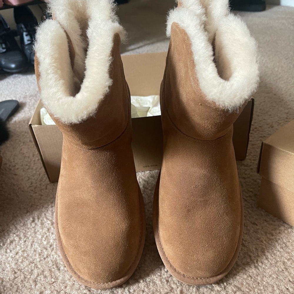 SOLD 01/03/25 Size 9 ugg boots